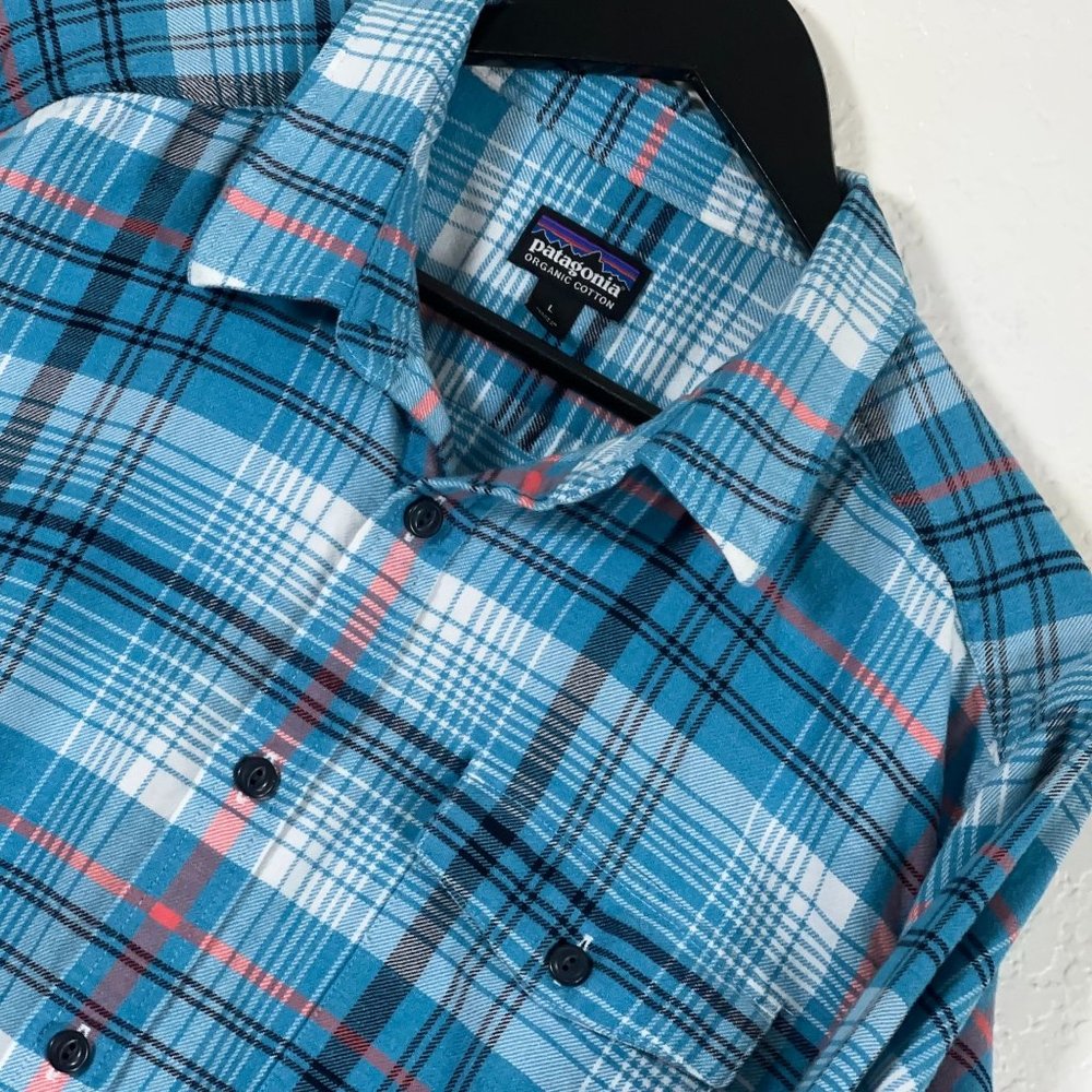 Patagonia Lightweight Fjord Flannel Shirt in Blue Plaid Men's Size L #54020